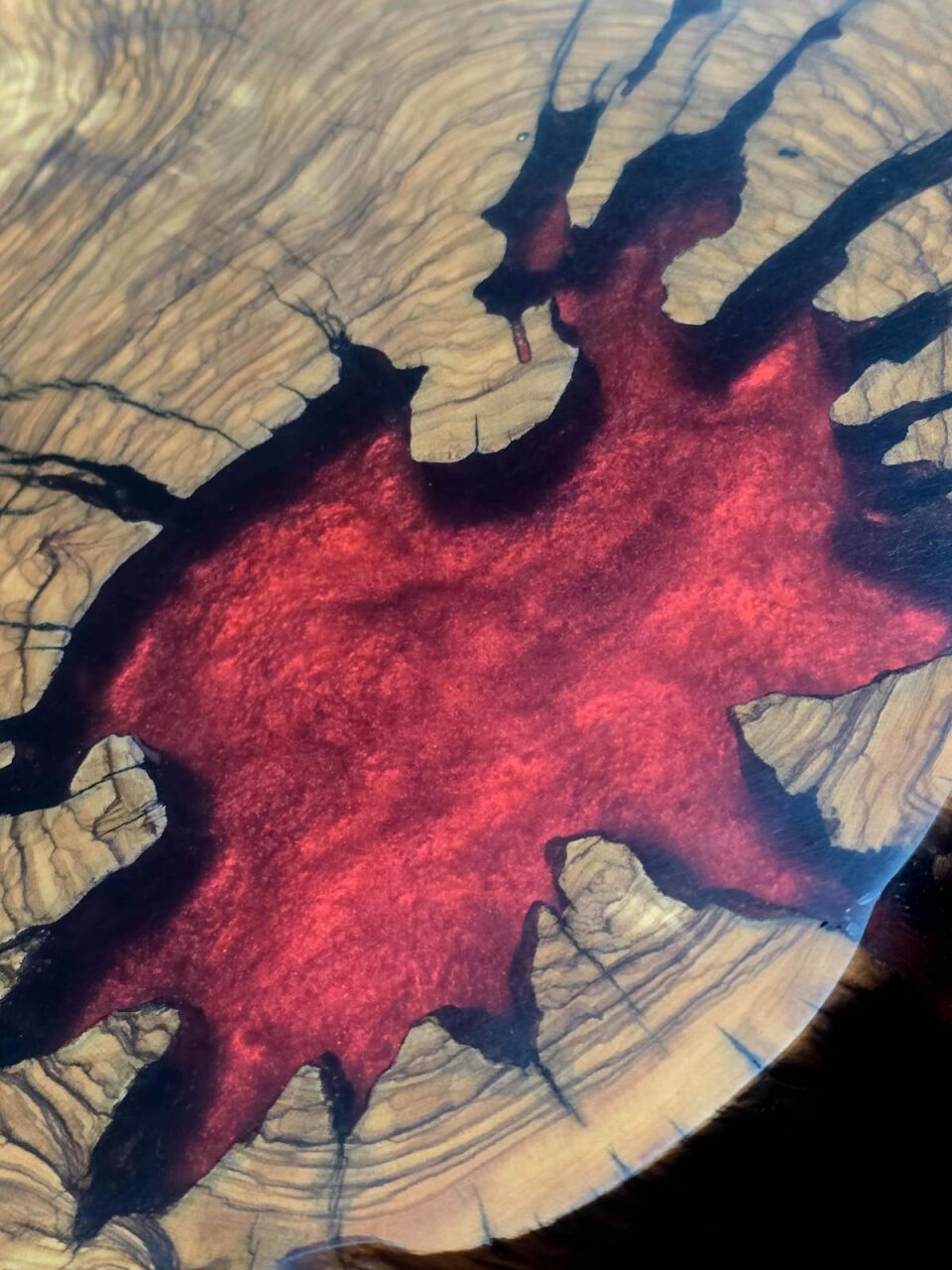 Doğanın İmzası Evinizde: Zeytin Ağacı ve Epoksinin Sanatla Buluşması