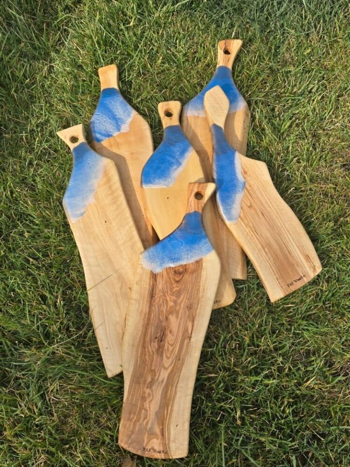 38 X 11 Cm Doğal Zeytin Ağacı Mavi Deniz Dalga Epoksi Saplı Kesme Peynir Sunum Tahtası