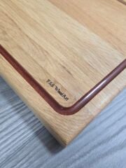 Meşe Ağacı - Bakır Kırmızı Epoksi Oluklu Kesme Tahtası 39 Cm