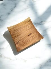 Zeytin Ağacı Tek Parça El Yapımı Doğal Ahşap Dekoratif Köşeli Tabak 20 X 20 Cm