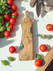 50 x 11 cm Doğal Zeytin Ağacı yeşil epoksi dolgulu saplı kesme sunum tahtası