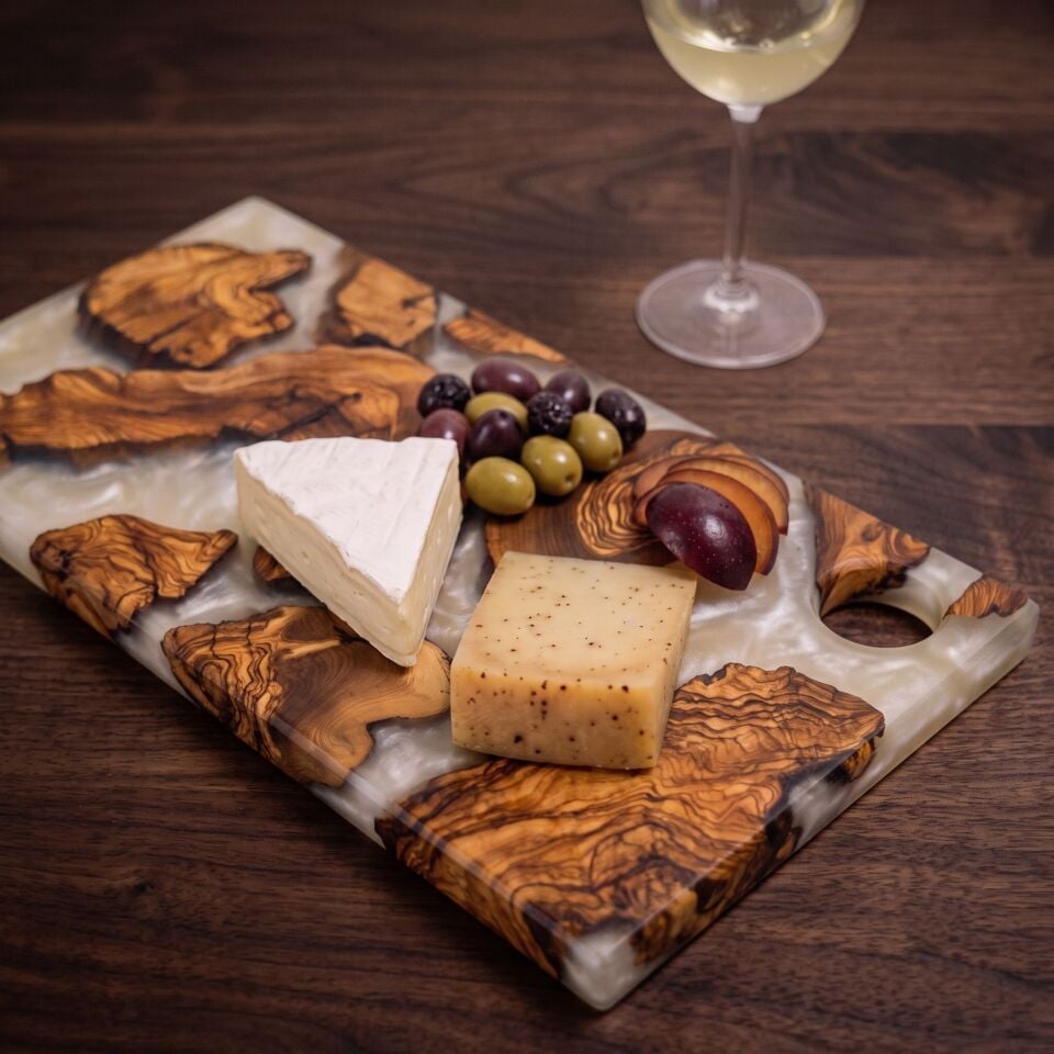 Doğal Zeytin Ağacı 40 x 18 cm Beyaz Renkli Epoksi Sunum Kesme Tahtası